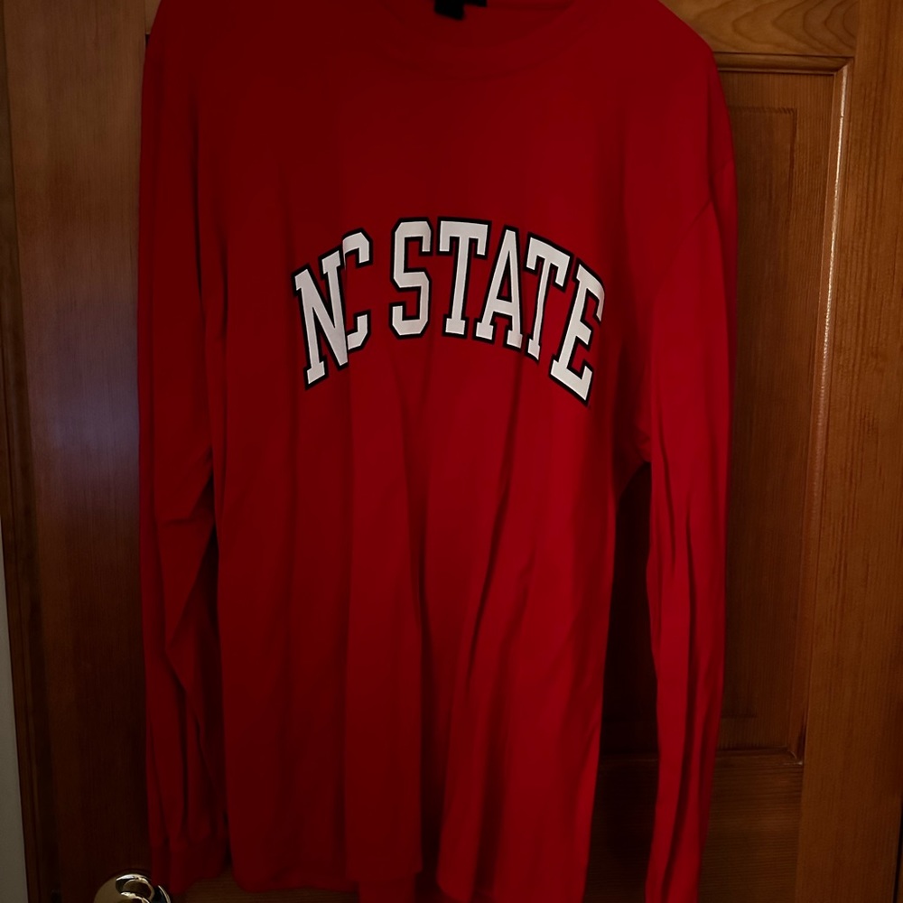 North Carolina State Wolfpack Men's Red Football Graphic Long Sleeve T Shirt LG